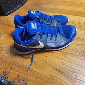 Men's Nike sneakers size 11 in VERY GOOD pre-owned condition!
